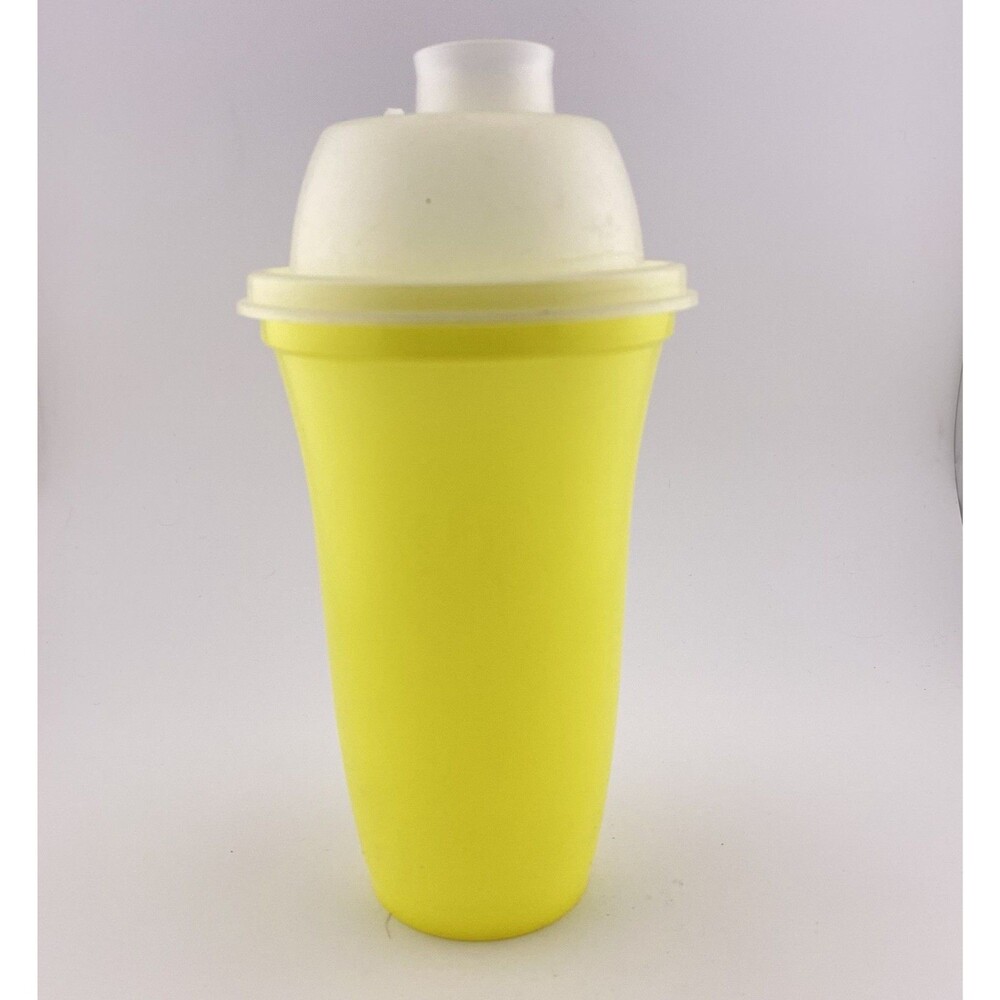 Vintage Tupperware QuickShake  Shaker Mixer Blender #844-2 Yellow 16oz